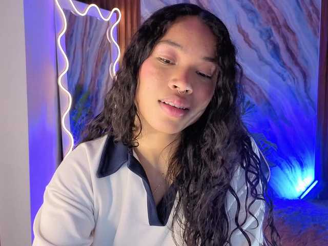 le modèle penelope-tay est en webcam porno dans un show sur le site bongacams, il possède les tags suivants: Latino/Hispanic,Brunette,Trimmed