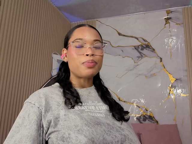 penelope-tay's BongaCams show and profile