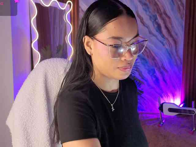 penelope-tay Live Webcam on BongaCams