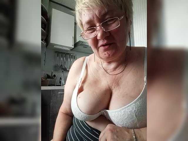 HelenaGloss live cam on BongaCams