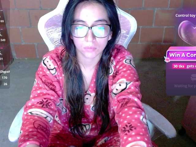 le modèle Maggie-Fox est en webcam porno dans un show sur le site bongacams, il possède les tags suivants: Latino/Hispanic,Brunette,Trimmed