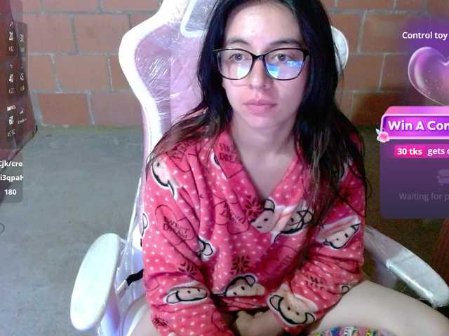 le modèle Maggie-Fox est en webcam porno dans un show sur le site bongacams, il possède les tags suivants: Latino/Hispanic,Brunette,Trimmed