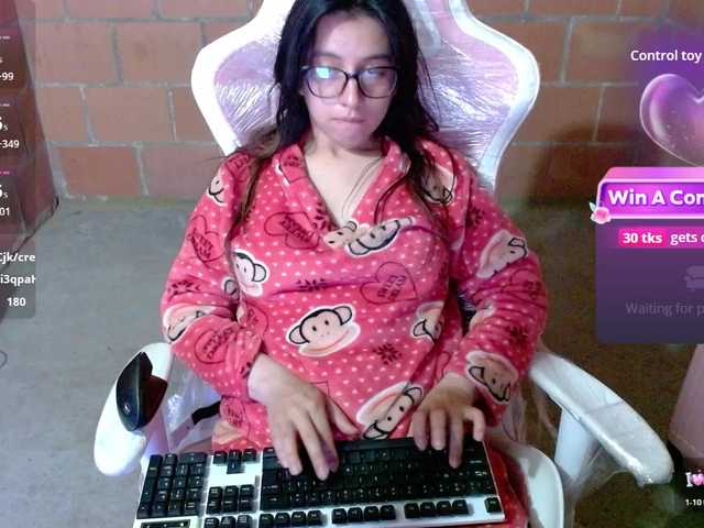 le modèle Maggie-Fox est en webcam porno dans un show sur le site bongacams, il possède les tags suivants: Latino/Hispanic,Brunette,Trimmed