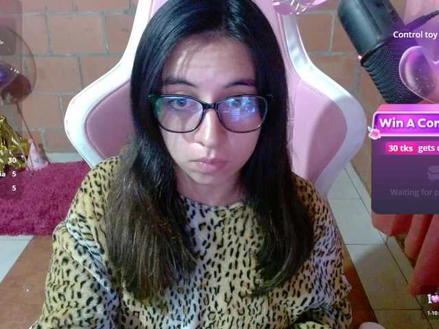 Maggie-Fox live cam on UnifiedCams