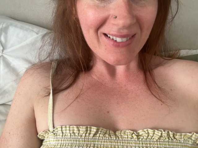 REDHEADROSIE live cam on BongaCams