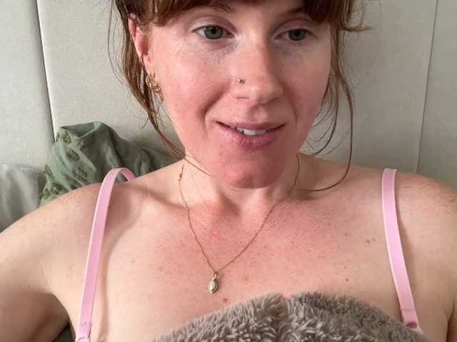 REDHEADROSIE live cam on BongaCams