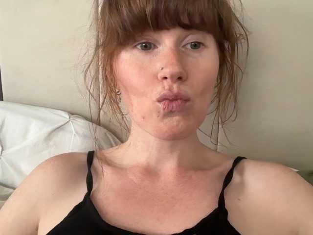 REDHEADROSIE live cam on BongaCams
