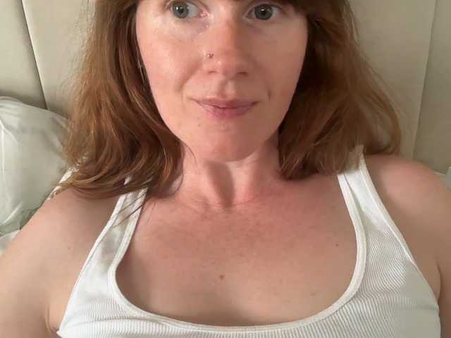 REDHEADROSIE live cam on BongaCams