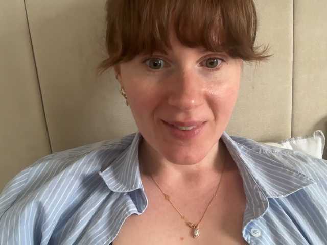 REDHEADROSIE's BongaCams show and profile