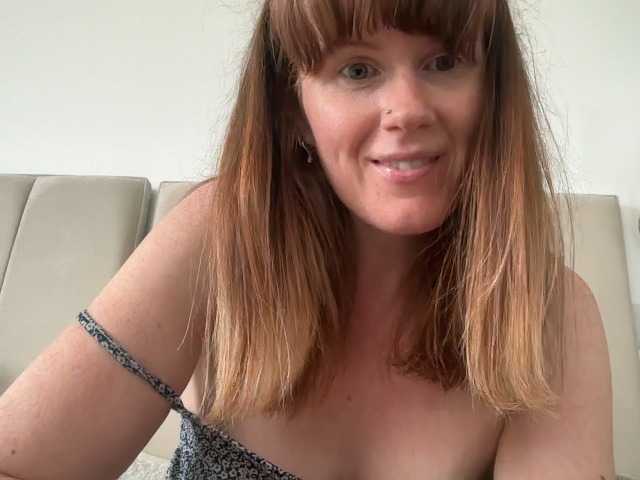 REDHEADROSIE live webcam show