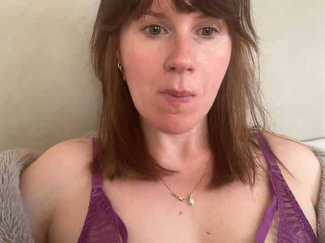 REDHEADROSIE's BongaCams show and profile