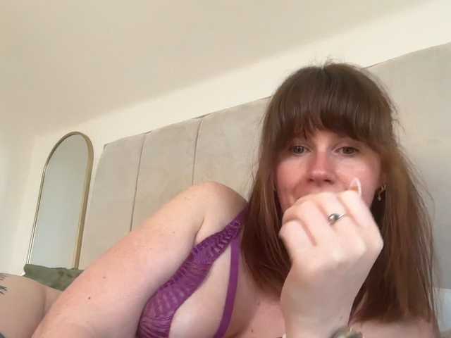 REDHEADROSIE live cam