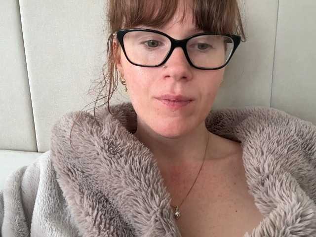 REDHEADROSIE live cam on BongaCams