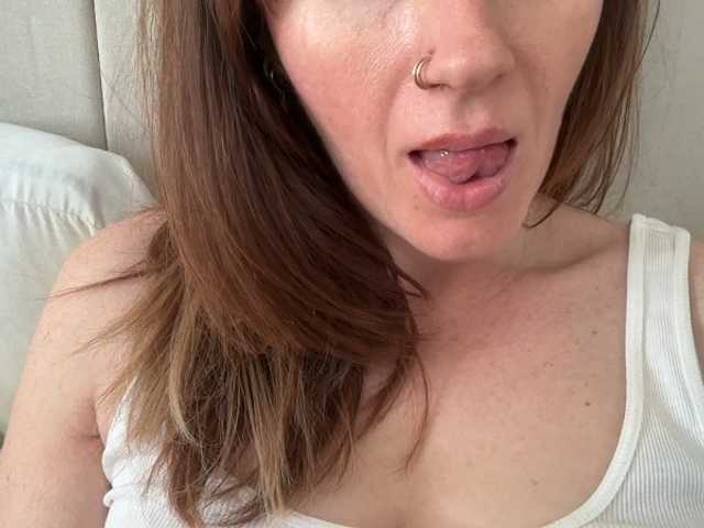 REDHEADROSIE, live now on BongaCams