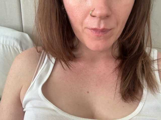 REDHEADROSIE, live now on BongaCams