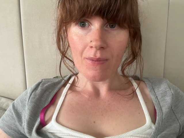 REDHEADROSIE live cam on BongaCams