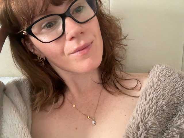 REDHEADROSIE live cam on BongaCams