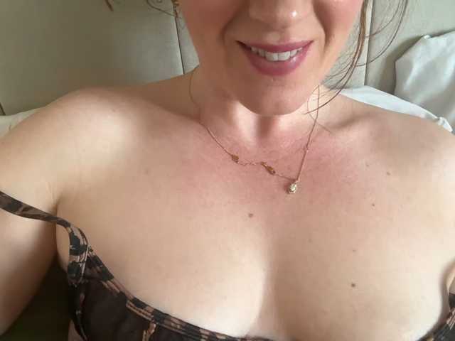 REDHEADROSIE's BongaCams show and profile