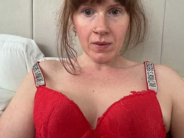REDHEADROSIE, en vivo ahora en BongaCams