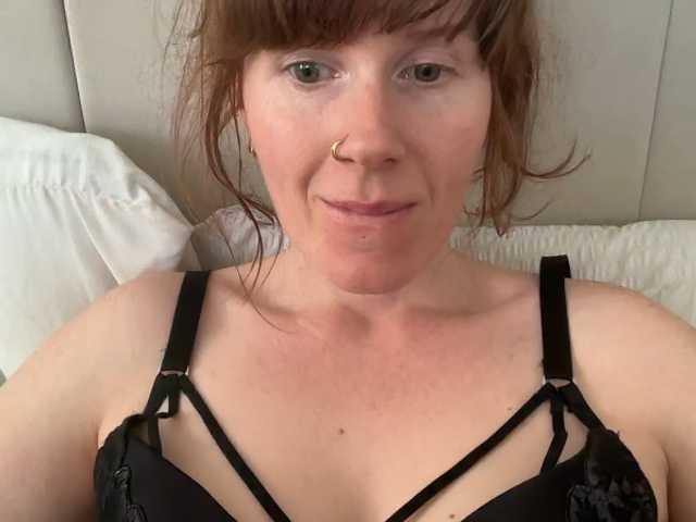 REDHEADROSIE live cam preview