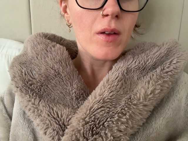 REDHEADROSIE live cam preview