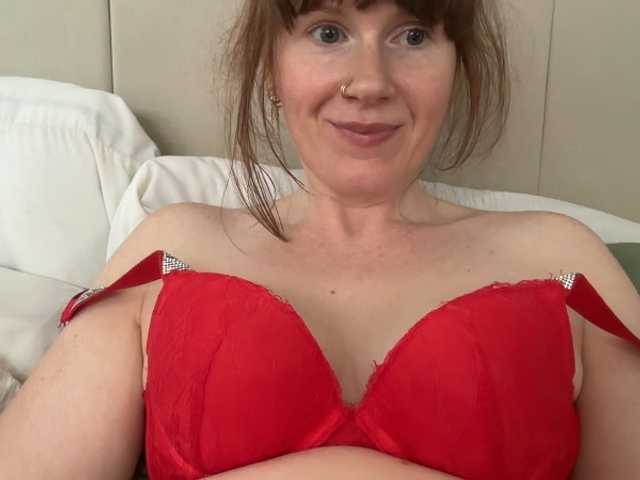 REDHEADROSIE, en vivo ahora en BongaCams
