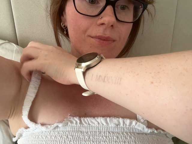REDHEADROSIE live cam on BongaCams
