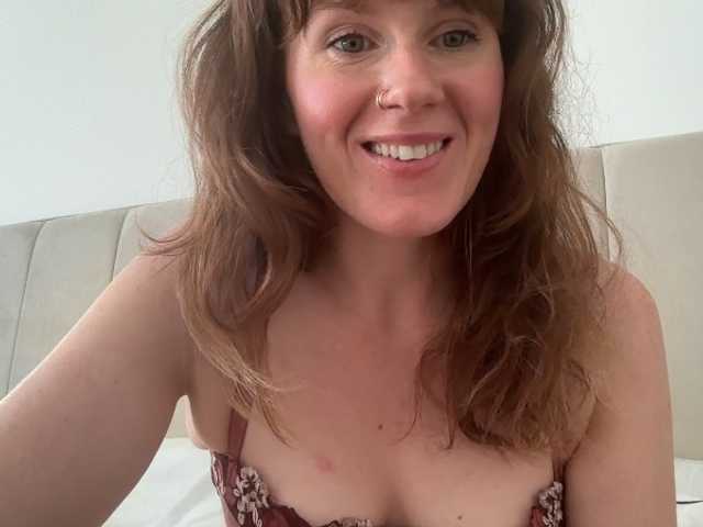 REDHEADROSIE live cam preview