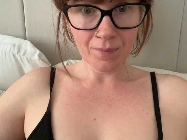 REDHEADROSIE live cam preview