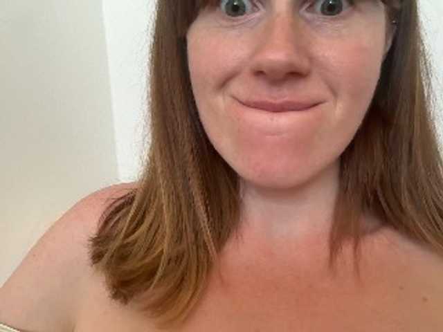 REDHEADROSIE live cam on BongaCams