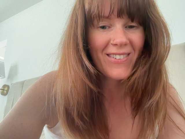 REDHEADROSIE, en directo ahora en BongaCams