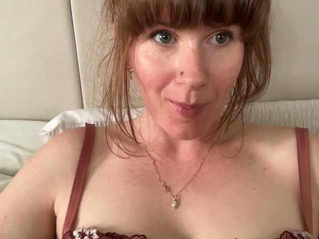REDHEADROSIE live cam on BongaCams