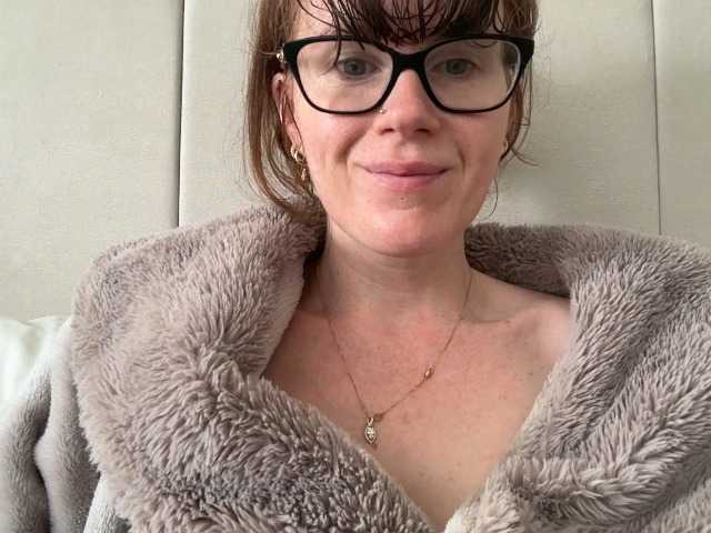 REDHEADROSIE live cam on BongaCams