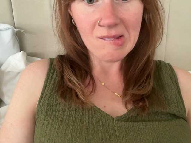 REDHEADROSIE live cam preview