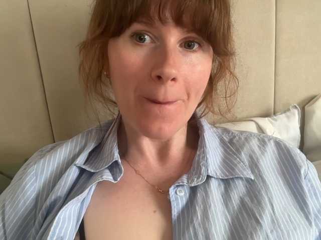 REDHEADROSIE's BongaCams show and profile