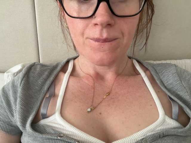 REDHEADROSIE live cam on BongaCams