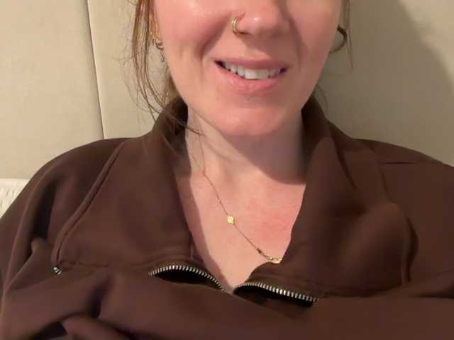 REDHEADROSIE live cam preview