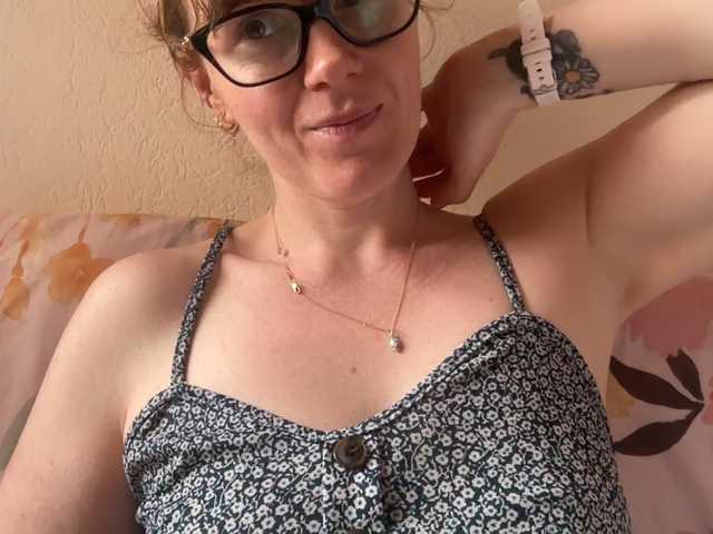 REDHEADROSIE live cam on BongaCams