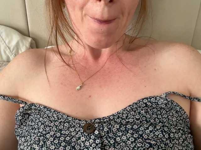 REDHEADROSIE live cam on BongaCams