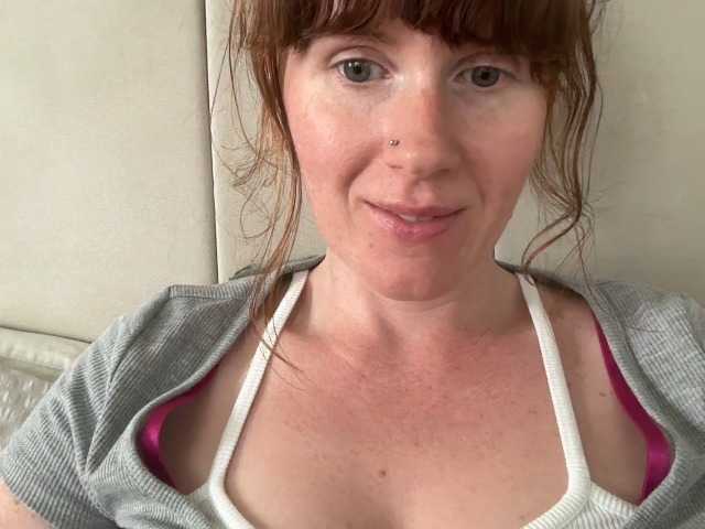 REDHEADROSIE live cam on BongaCams