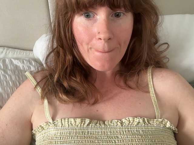 REDHEADROSIE live webcam show