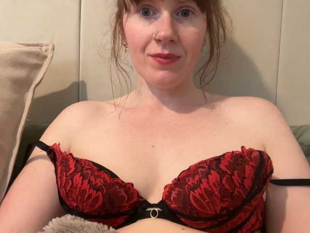 REDHEADROSIE live cam on BongaCams