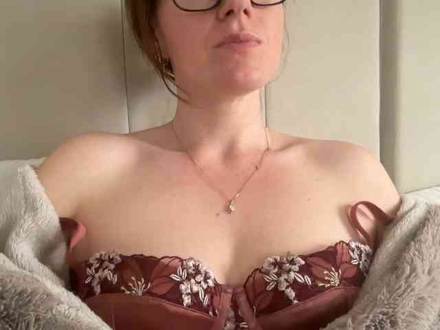 REDHEADROSIE webcam