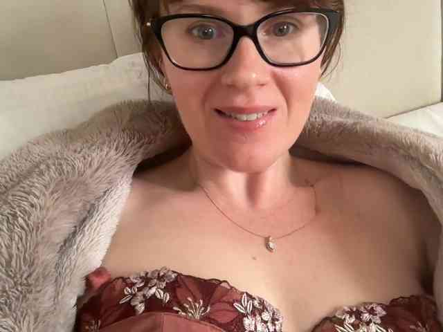 REDHEADROSIE webcam