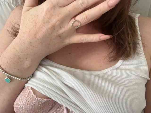 REDHEADROSIE webcam