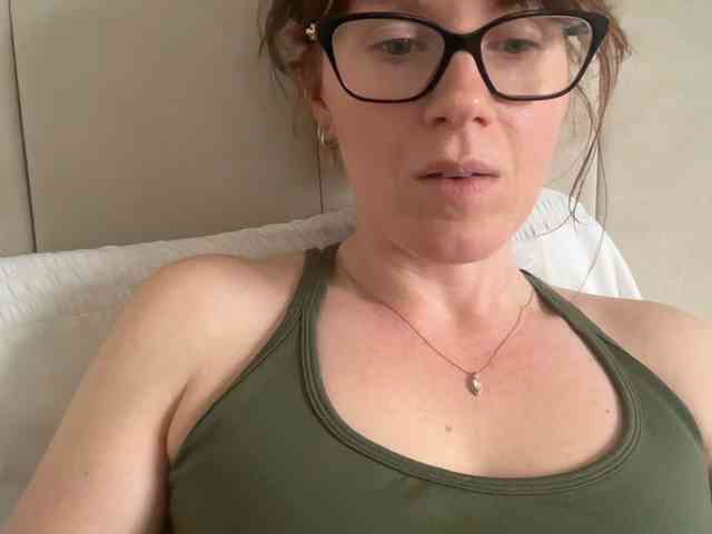 REDHEADROSIE webcam
