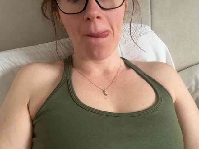 REDHEADROSIE webcam