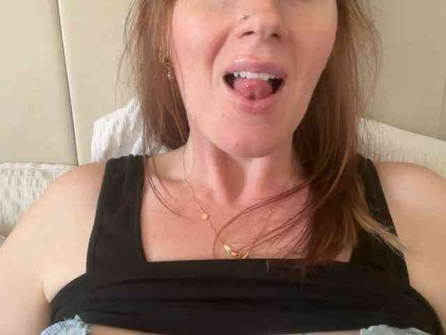REDHEADROSIE webcam