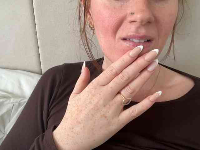 REDHEADROSIE webcam