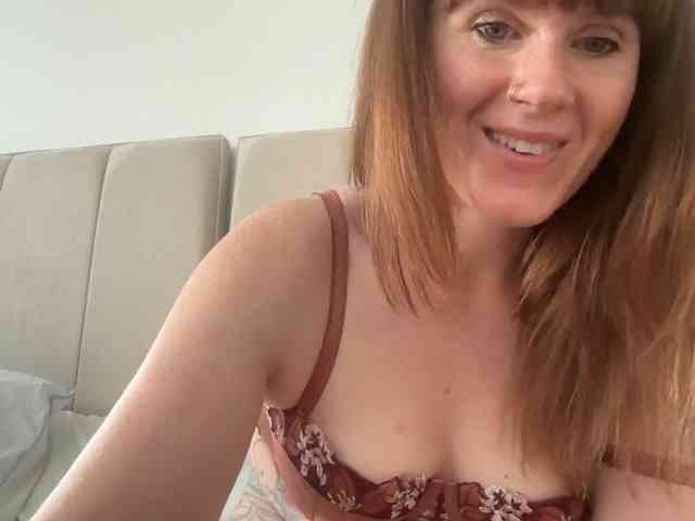 REDHEADROSIE's webcam live show